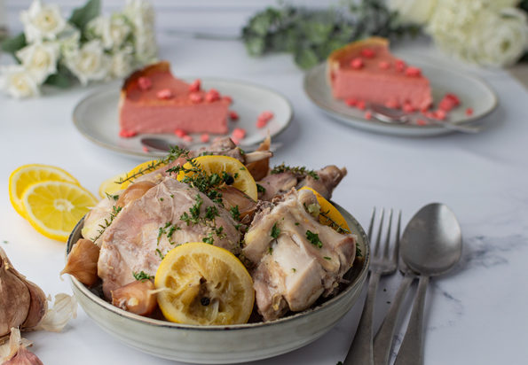 Lapin à l’ail et aux citrons et flan pâtissier aux pralines roses après cuisson